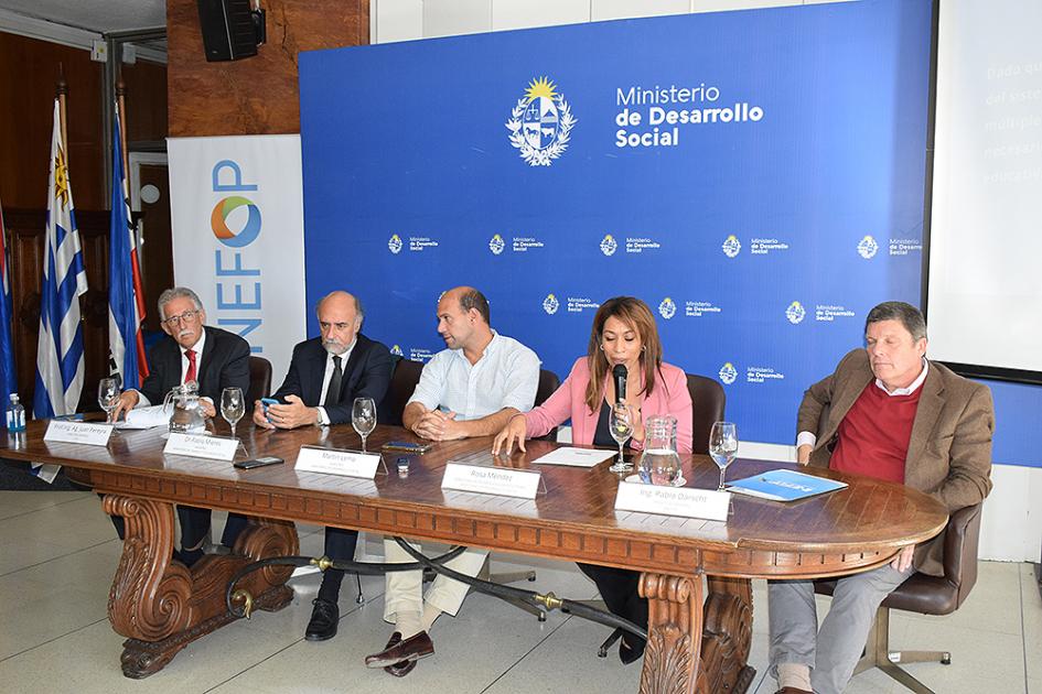 Firma de convenio MIDES UTU INEFOP Firma de convenio MIDES UTU INEFOP