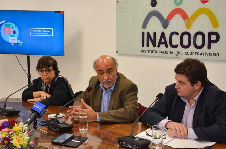Mieres, Fernánadez y Maneiro en lanzamiento de premios Miguel Cardozo Mieres, Fernánadez y Maneiro en lanzamiento de premios Miguel Cardozo