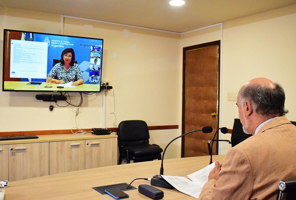 Ministro Mieres expone en simposio iberoamericano Ministro Mieres expone en simposio iberoamericano