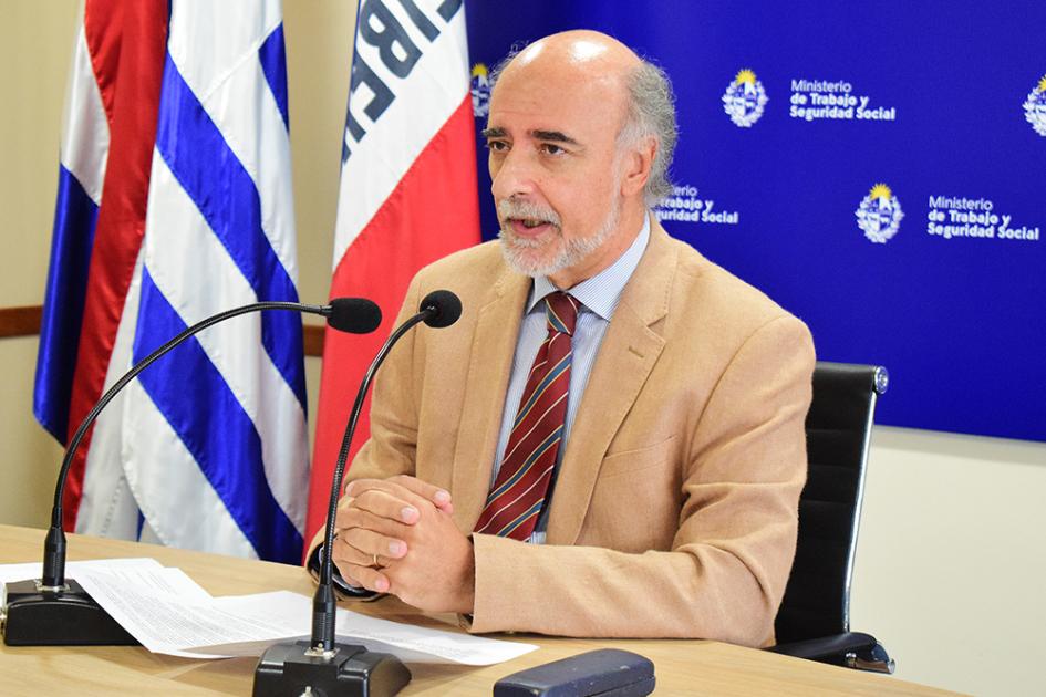 Ministro Mieres expone en simposio iberoamericano Ministro Mieres expone en simposio iberoamericano