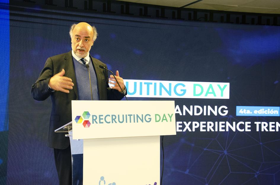 Ministro Mieres expuso en el Recruiting Day Ministro Mieres expuso en el Recruiting Day