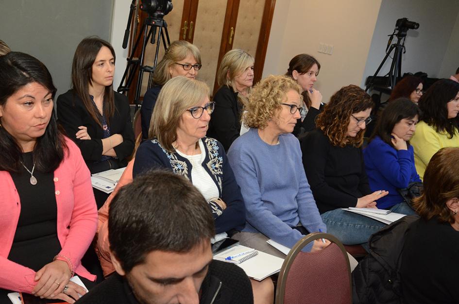 Público asistente a seminario: “Formación Profesional y Empleo en el sector TI" Público asistente a seminario: “Formación Profesional y Empleo en el sector TI"
