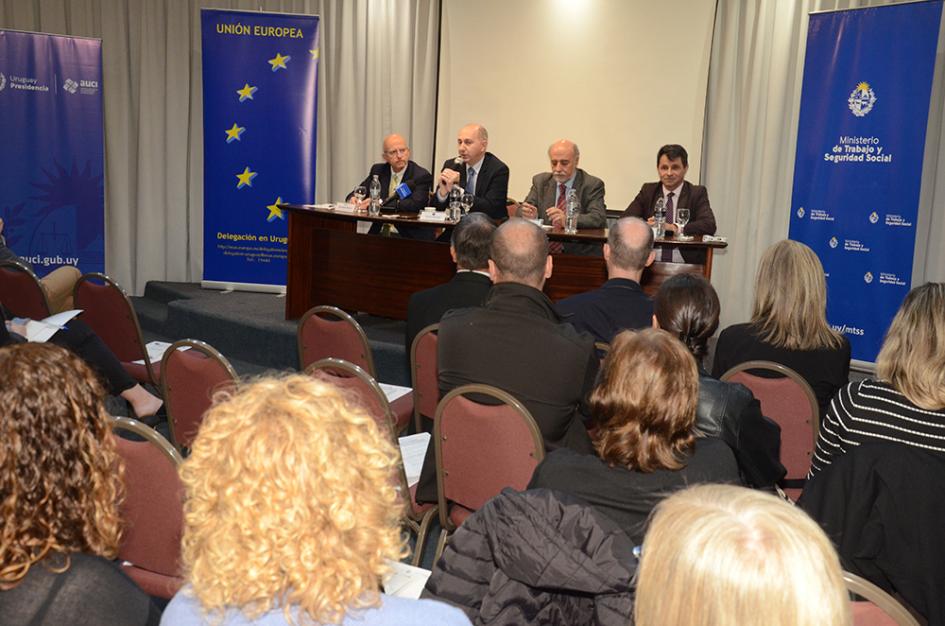 Autoridades en seminario: “Formación Profesional y Empleo en el sector TI" Autoridades en seminario: “Formación Profesional y Empleo en el sector TI"