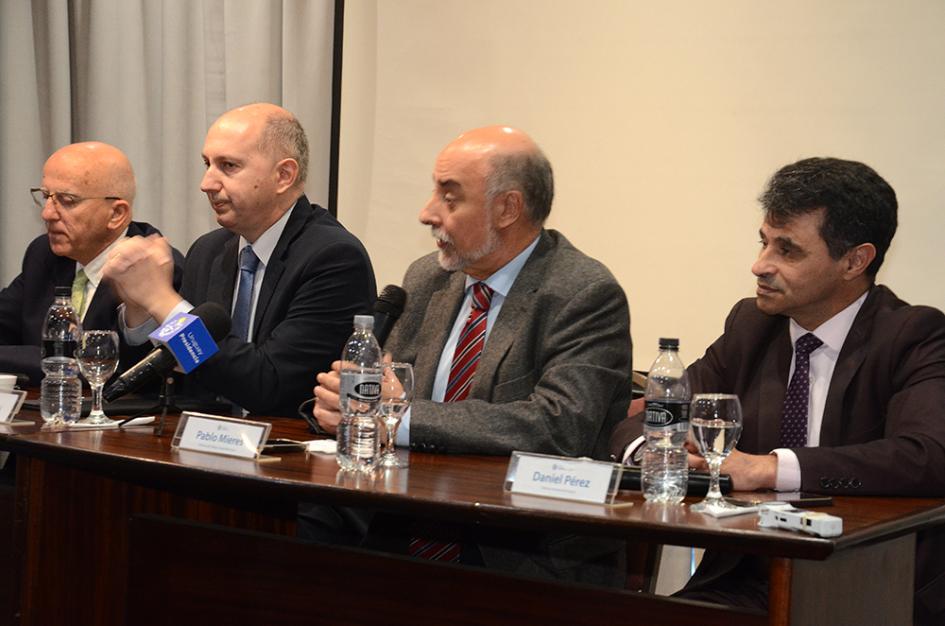 Autoridades en seminario: “Formación Profesional y Empleo en el sector TI" Autoridades en seminario: “Formación Profesional y Empleo en el sector TI"