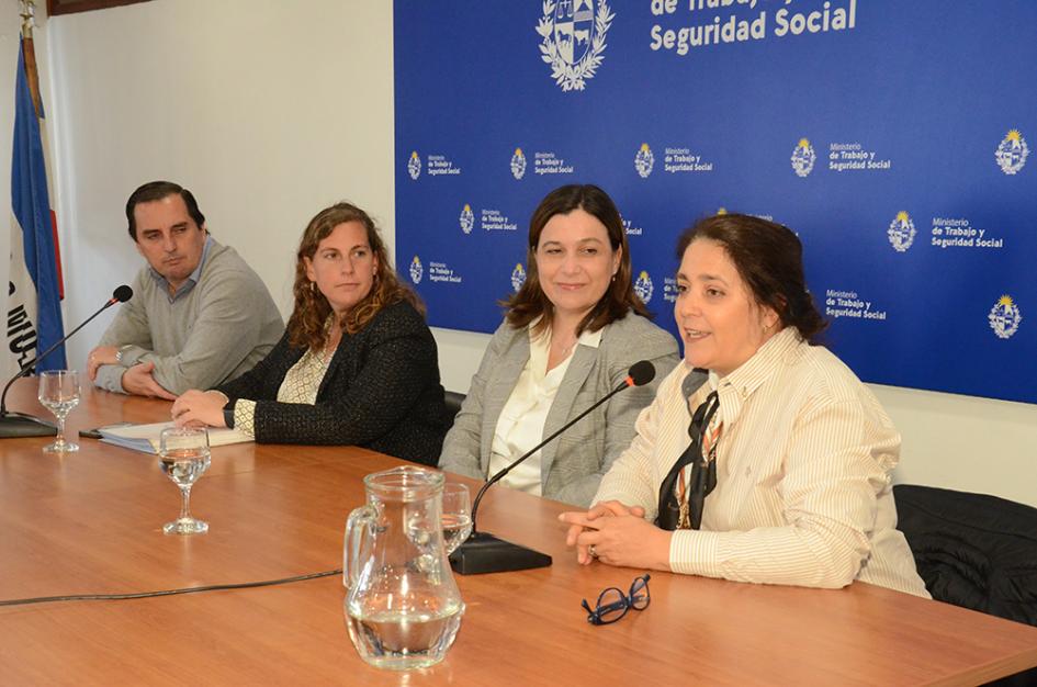 Bienvenida a pasantes de relaciones laborales Bienvenida a pasantes de relaciones laborales