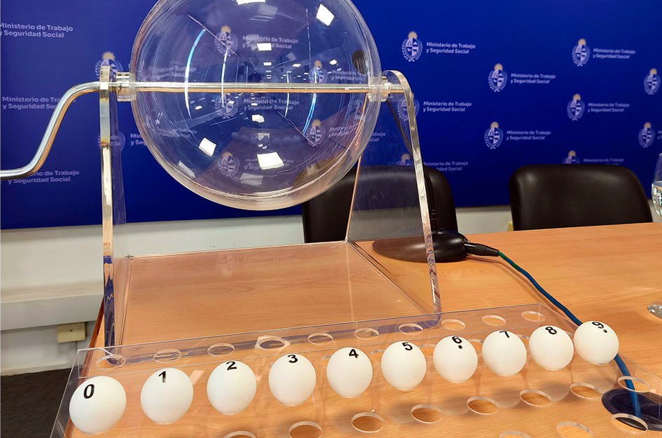 Se realizó el sorteo de la primera edición del programa Uruguay Impulsa Bolillero del que se extrajo el número semilla