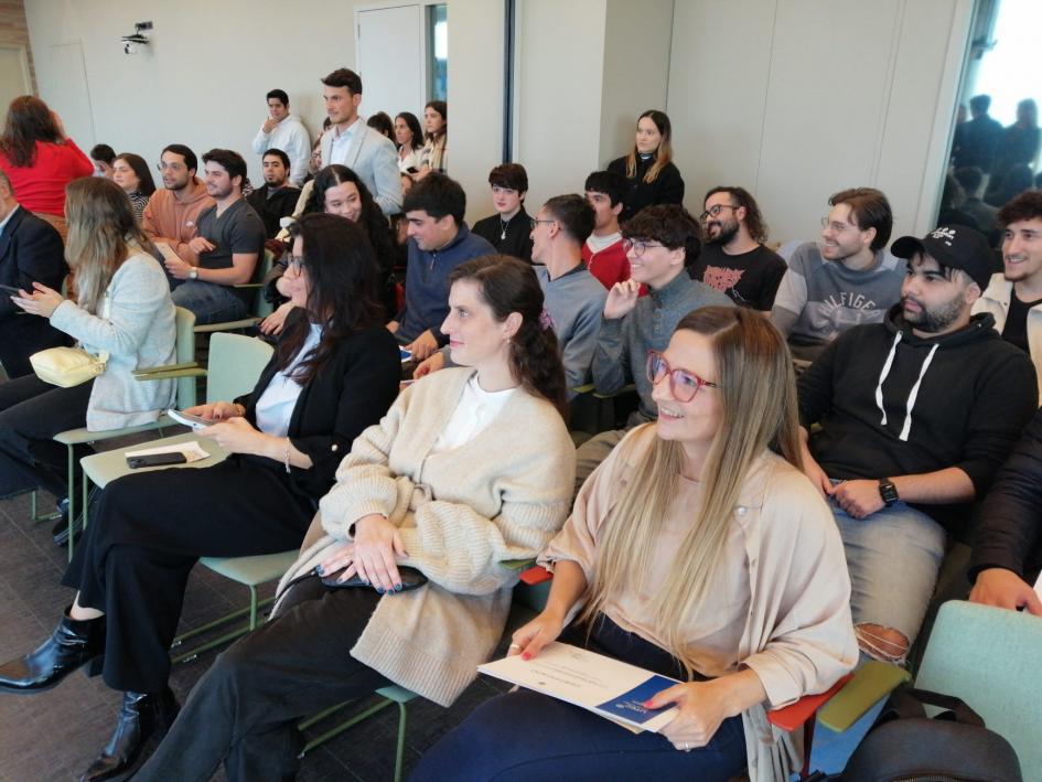 Entrega de diplomas a 29 alumnos del programa Certified Tech Developer Público