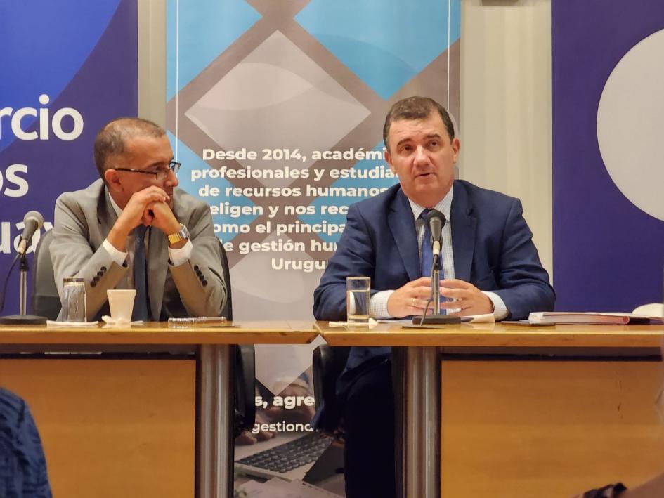 Ciclo Diálogo con Protagonistas Teijeiro durante su exposición
