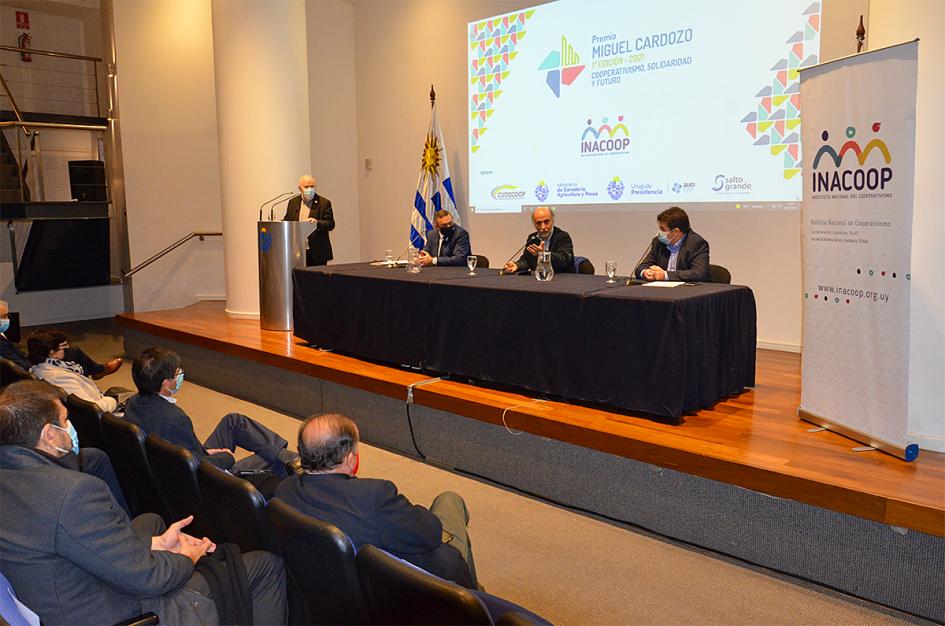 Premio Miguel Cardozo Autoridades en el lanzamiento del premio de Inacoop