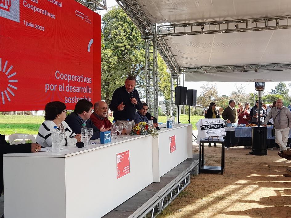 Celebración por el Día Internacional de las Cooperativas Delgado durante su exposición
