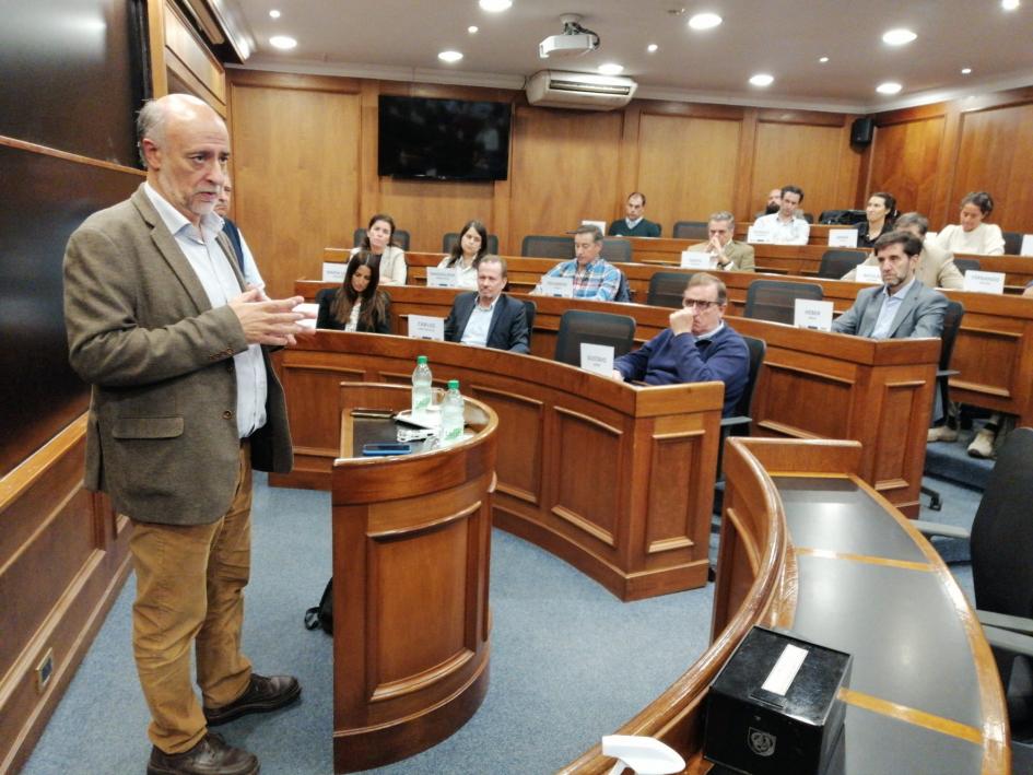 Mieres expuso en ciclo sobre reforma de seguridad social Mieres durante exposición