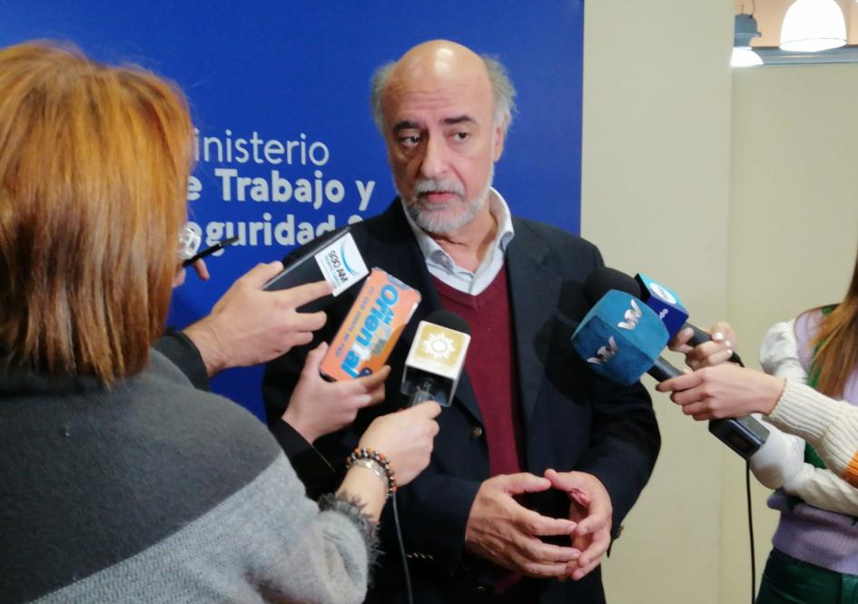 Ministro Mieres en rueda de prensa Ministro Mieres en rueda de prensa
