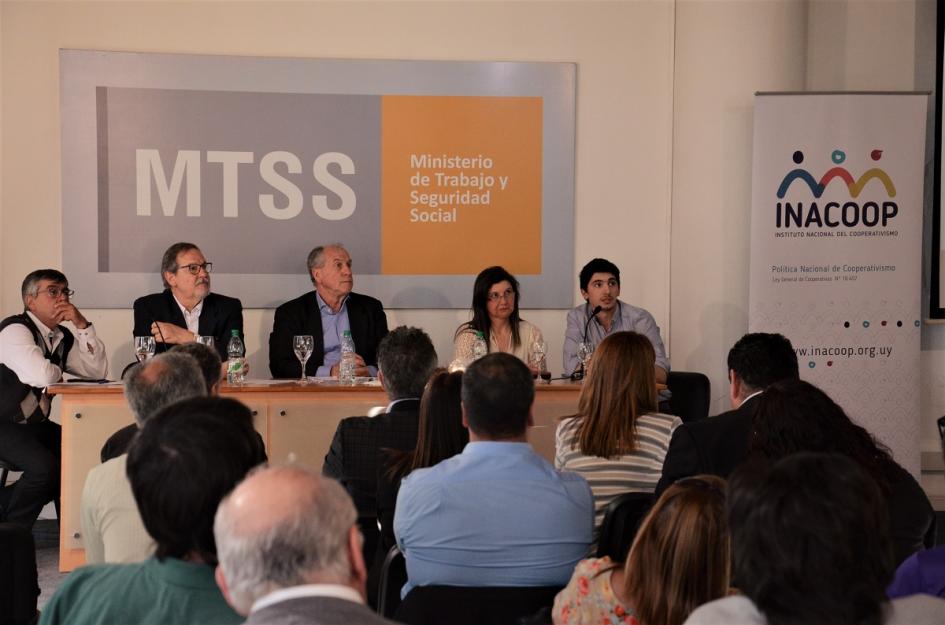 Ministro Ernesto Murro en el encuentro Emprendimientos Asociativos reactivados Ministro Ernesto Murro en el encuentro Emprendimientos Asociativos reactivados