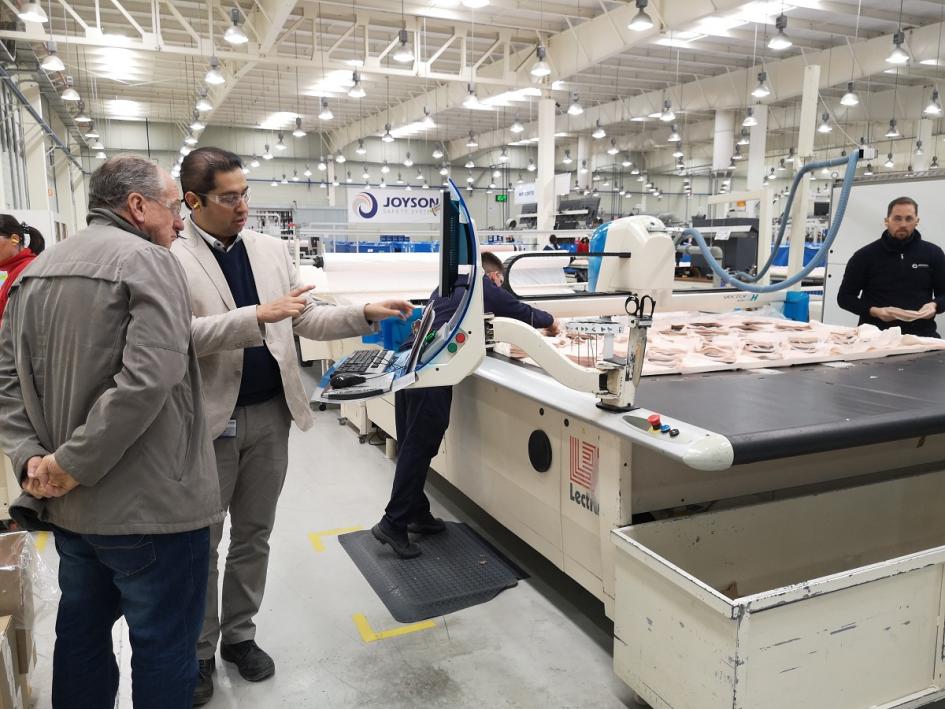 Ministro Murro recorriendo la empresa Joyson Safety System Ministro Murro recorriendo la empresa Joyson Safety System