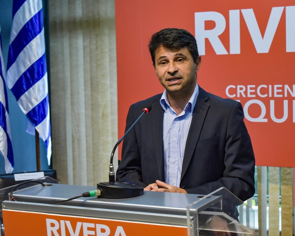 Presentación del proyecto Mujeres en TI en Rivera Director Nacional de Empleo, Daniel Pérez