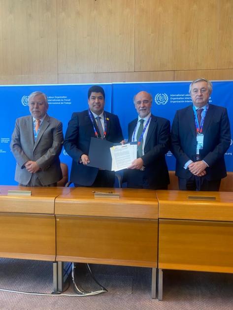 Mieres firma acuerdo de cooperación junto a su par de Perú Mieres firma acuerdo de cooperación junto a su par de Perú, Fernando Varela Bohórquez