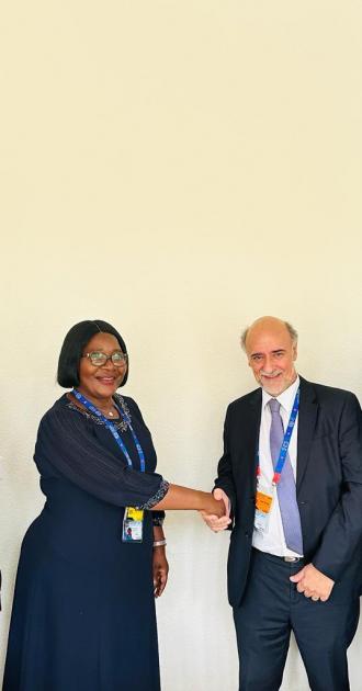 Mieres junto a su par de Zambia, Brenda Mwika Tambatamba Mieres junto a su par de Zambia, Brenda Mwika Tambatamba
