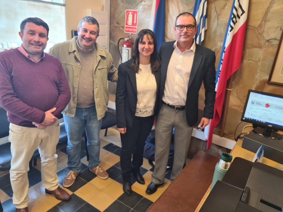 Sorteo de puestos de trabajo para obra pública Director Nacional de Coordinación en el Interior con funcionarios de oficina de Tala