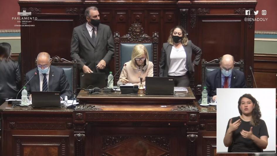 Parlamento aprobó proyectos de ley de seguro especial para trabajadores citrícolas y la extensión de jornales solidarios Autoridades en el Parlamento