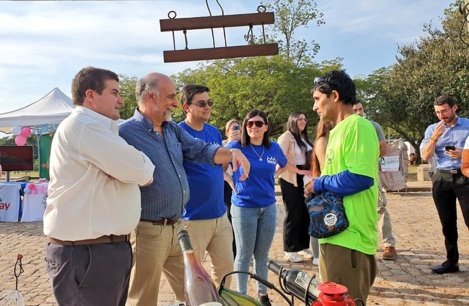 Muestra cooperativa en Salto Mieres y Fernández en muestra cooperativa en Salto
