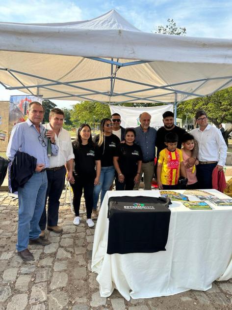 Muestra cooperativa en Salto Prati, Mieres y Fernández en muestra cooperativa en Salto