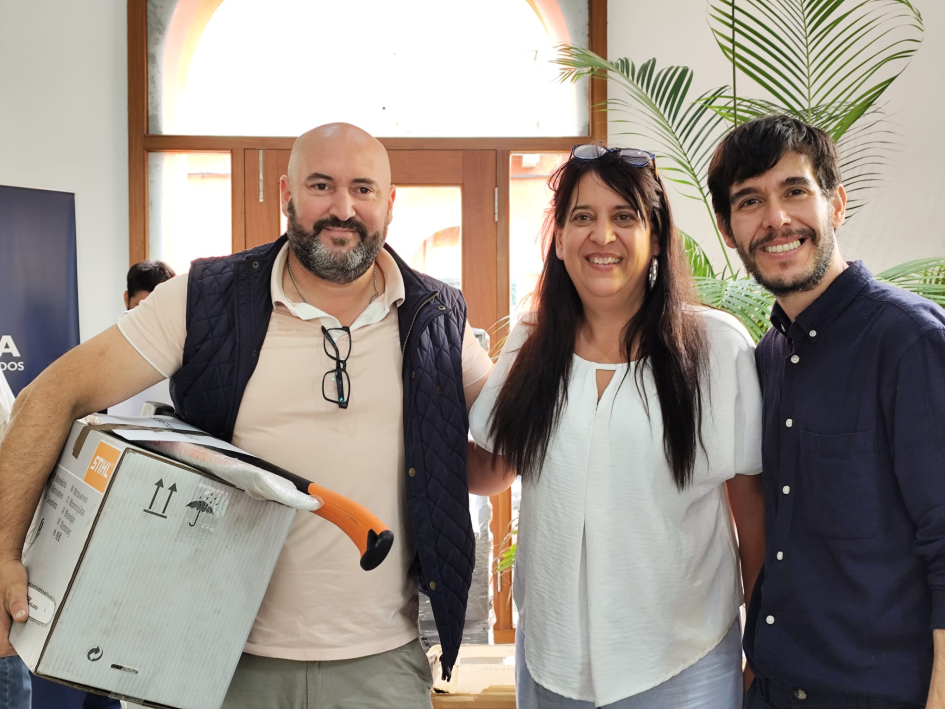 Director de Empleo Federico Araya participó en entrega de Proyectos de Inversión Productiva en Rocha Araya junto a emprendedor y psicóloga de la Intendencia de Rocha