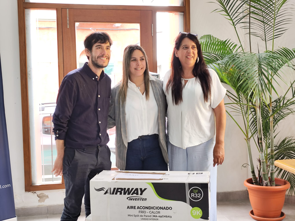 Director de Empleo Federico Araya participó en entrega de Proyectos de Inversión Productiva en Rocha Araya junto a psicóloga de la Intendencia de Rocha