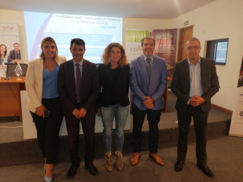 7.a edición de Empleabilidad y Mercado de Trabajo en el Uruguay de 2023 Pérez con demás expositores