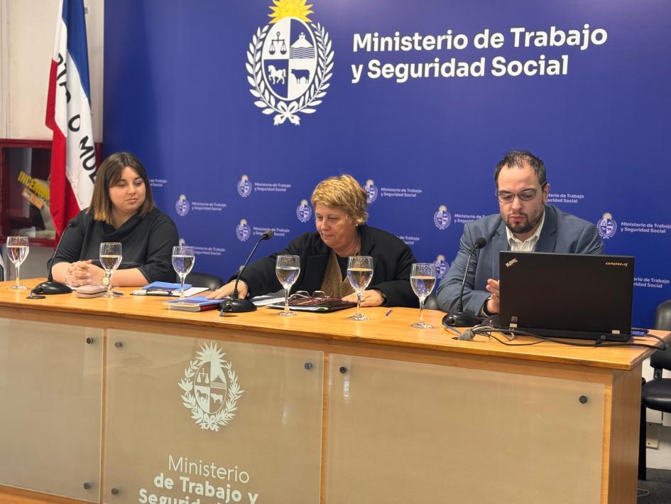 Primera Jornada de Actualización 2025 Autoridades durante la presentación