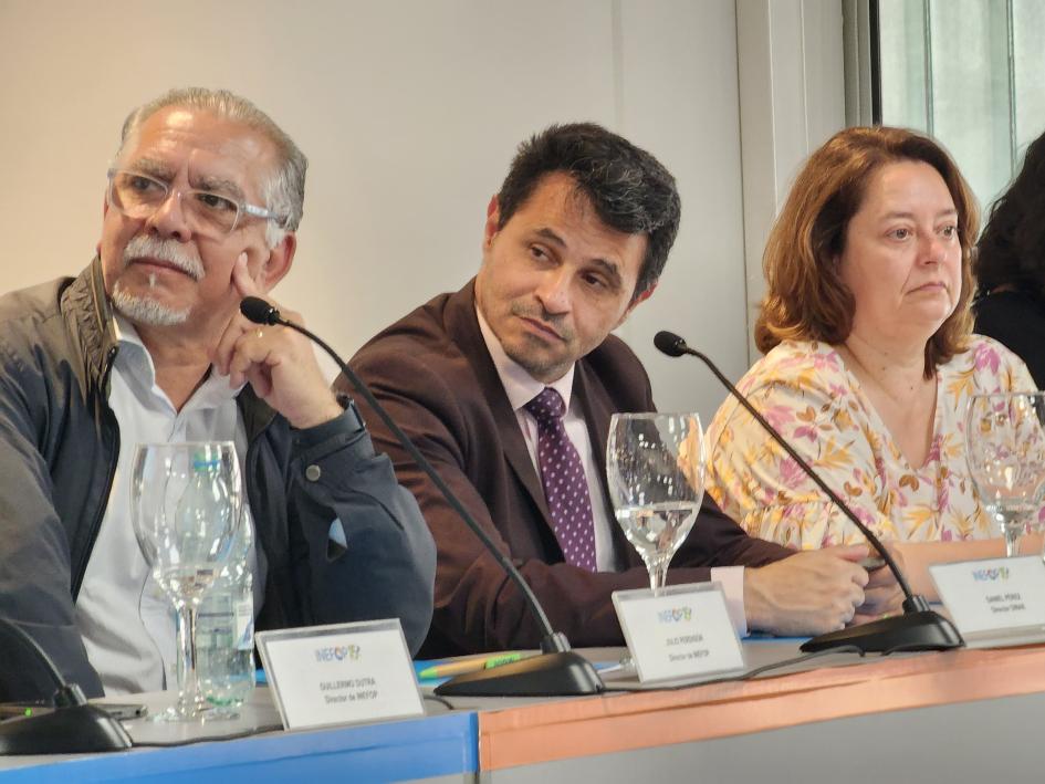Inefop entregó diplomas a egresados de Uruguay Certifica Autoridades durante su exposición
