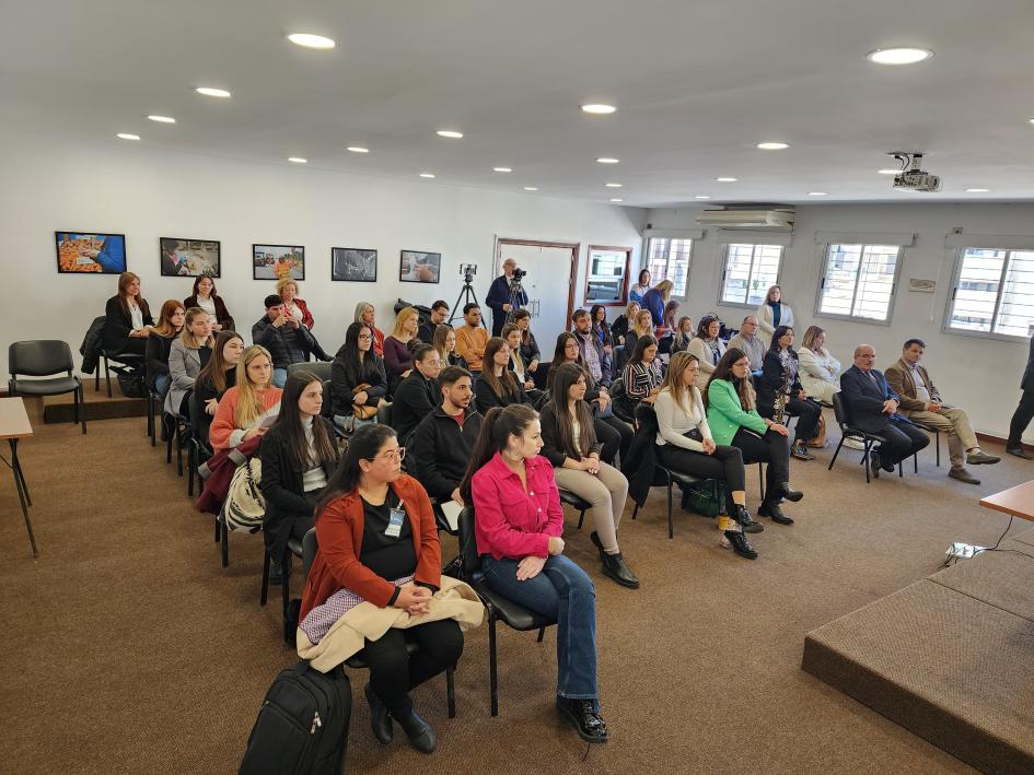 Autoridades del MTSS recibieron a nuevos pasantes de Relaciones Laborales Pasantes y público en la actividad