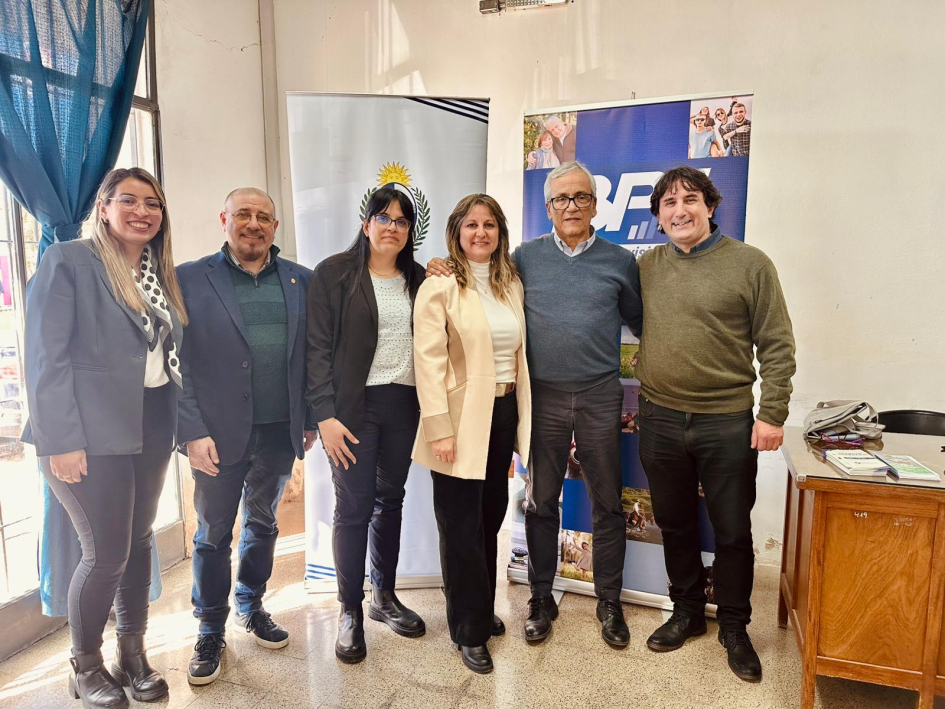 Mendiondo y Castillo junto a otras personas