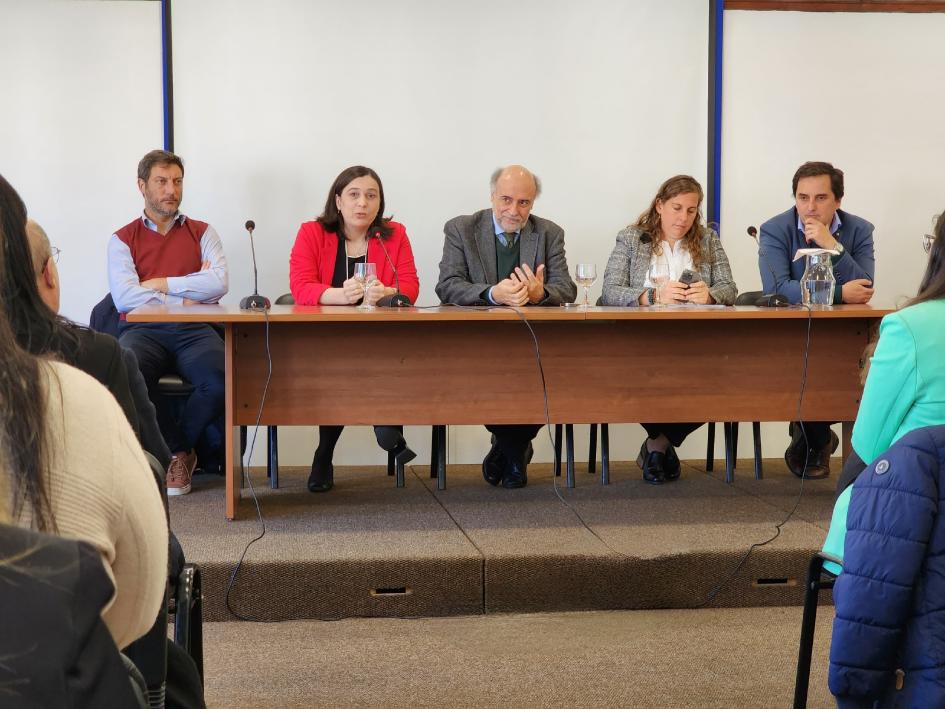 Autoridades del MTSS recibieron a nuevos pasantes de Relaciones Laborales Autoridades exponiendo en la actividad