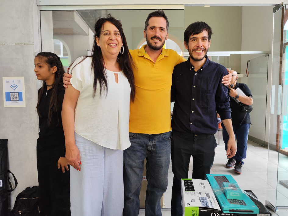 Director de Empleo Federico Araya participó en entrega de Proyectos de Inversión Productiva en Rocha Araya junto a psicóloga de la Intendencia de Rocha