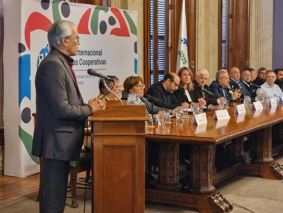 Instalación del Comité Nacional para el Año Internacional de las Cooperativas Ministro Castillo durante su exposición