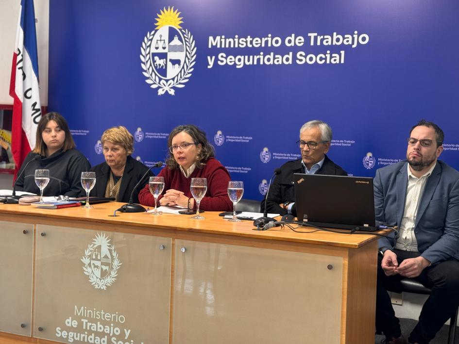 Primera Jornada de Actualización 2025 Autoridades durante la presentación