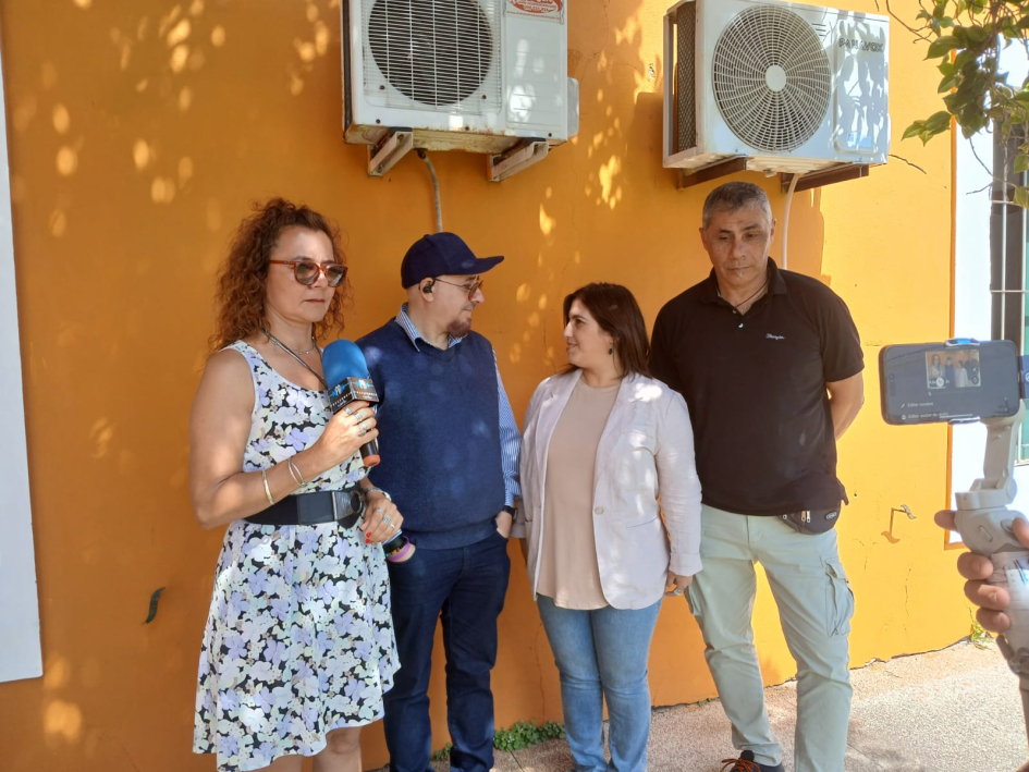 Inspección de Trabajo intensificará tareas de fiscalización en obras de construcción de Maldonado Bouret y Mendiondo hablando con una periodista para un canal de televisión