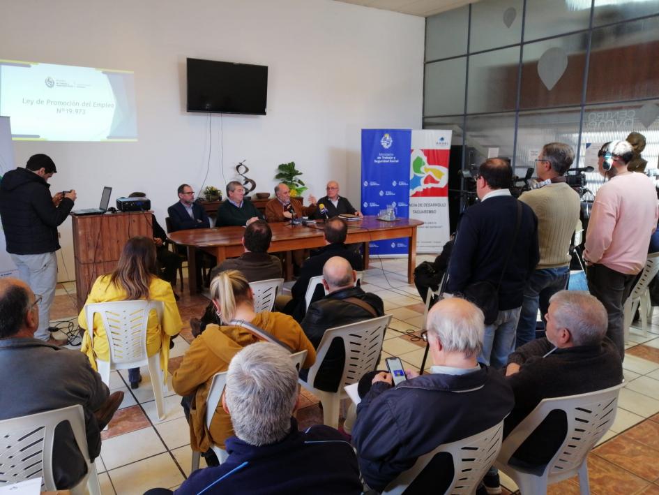 Continúan actividades de difusión de la Ley de Promoción del Empleo en el interior del país Conferencia en Tacuarembó