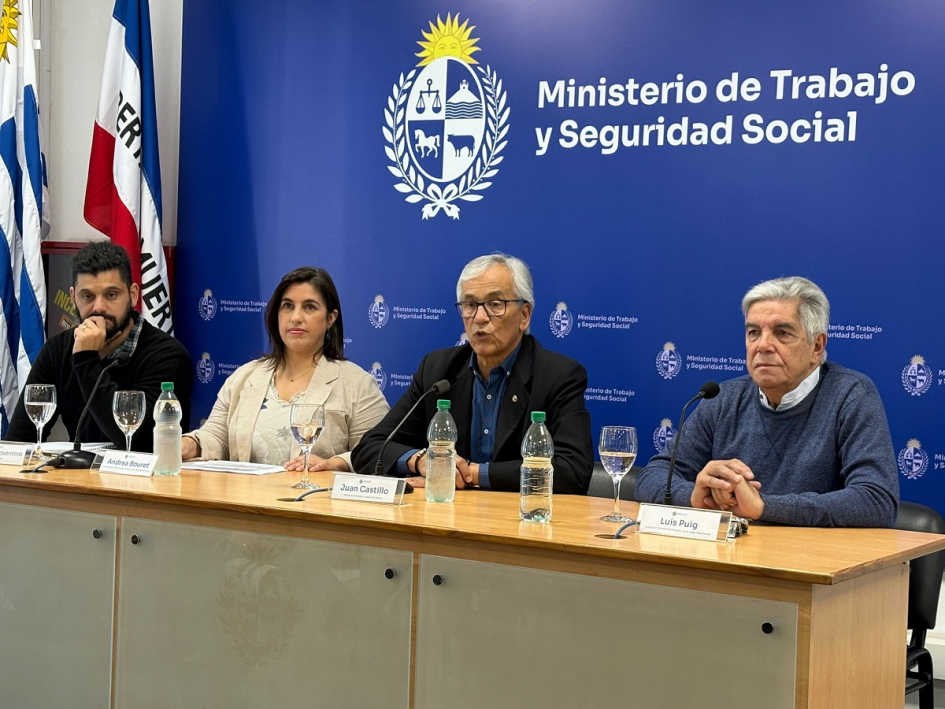 Mesa de autoridades del 110 aniversario de la IGTSS