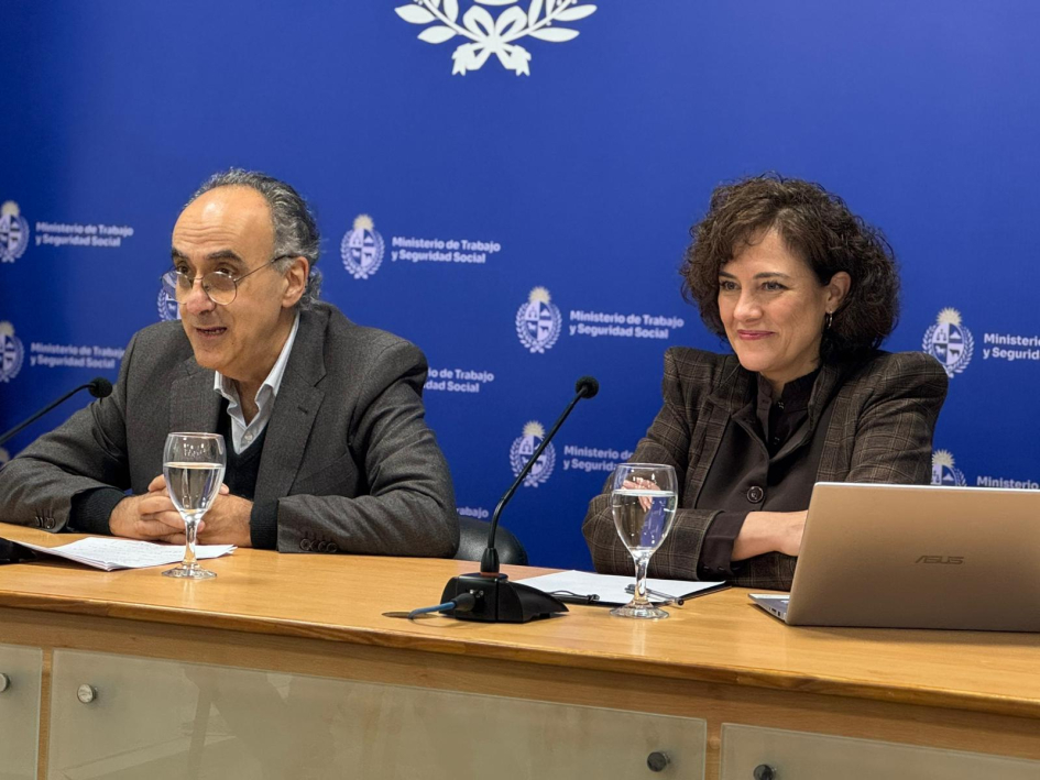 Hugo Barretto y Emma Rodríguez durante la actividad en la Sala Erro