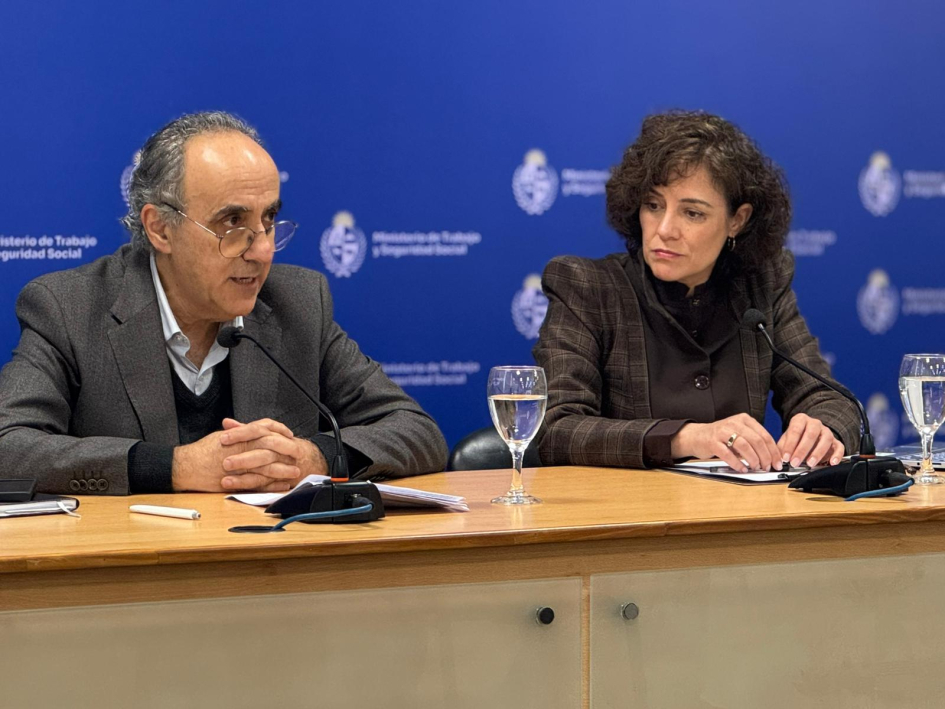Hugo Barretto y Emma Rodríguez durante la actividad en la Sala Erro