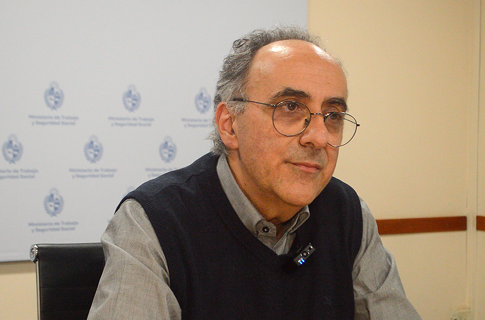 Barretto: “El decreto no innova, pero completa lo que la ley dejó sin definir” Subsecretario Hugo Barretto sobre el trabajo en plataformas digitales