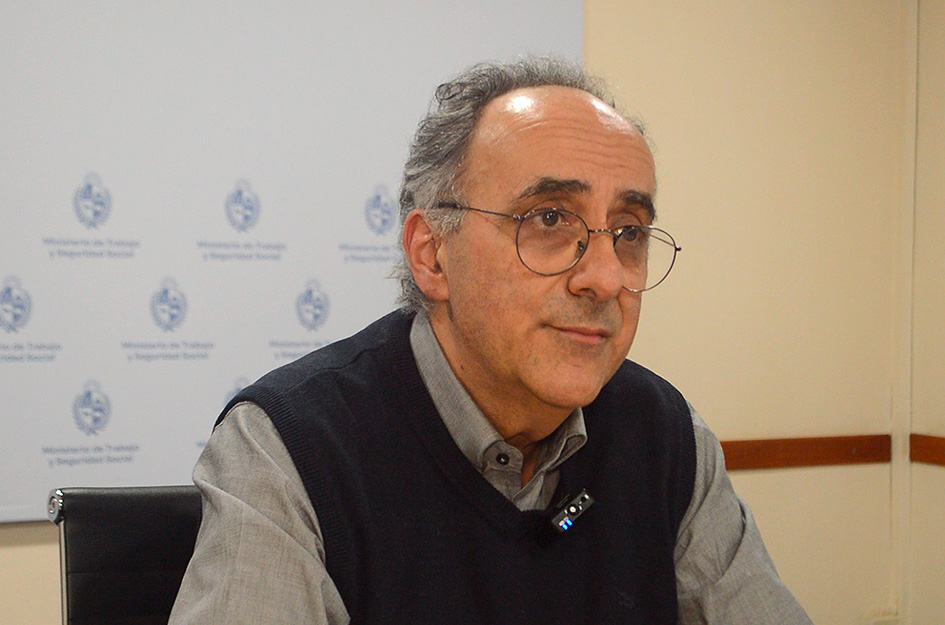 Barretto: “El decreto no innova, pero completa lo que la ley dejó sin definir” Subsecretario Hugo Barretto sobre el trabajo en plataformas digitales
