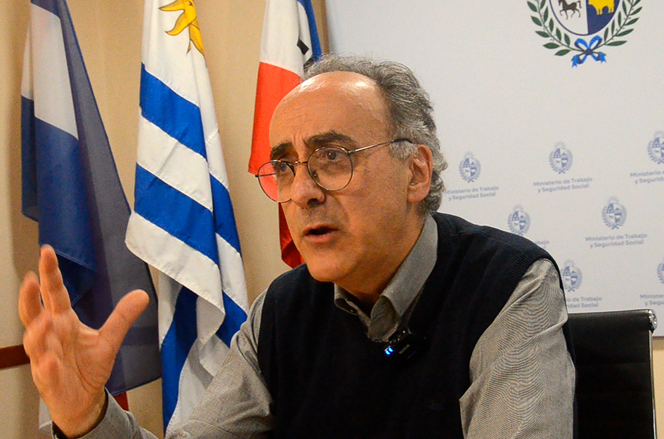 Barretto: “El decreto no innova, pero completa lo que la ley dejó sin definir” Subsecretario Hugo Barretto sobre el trabajo en plataformas digitales
