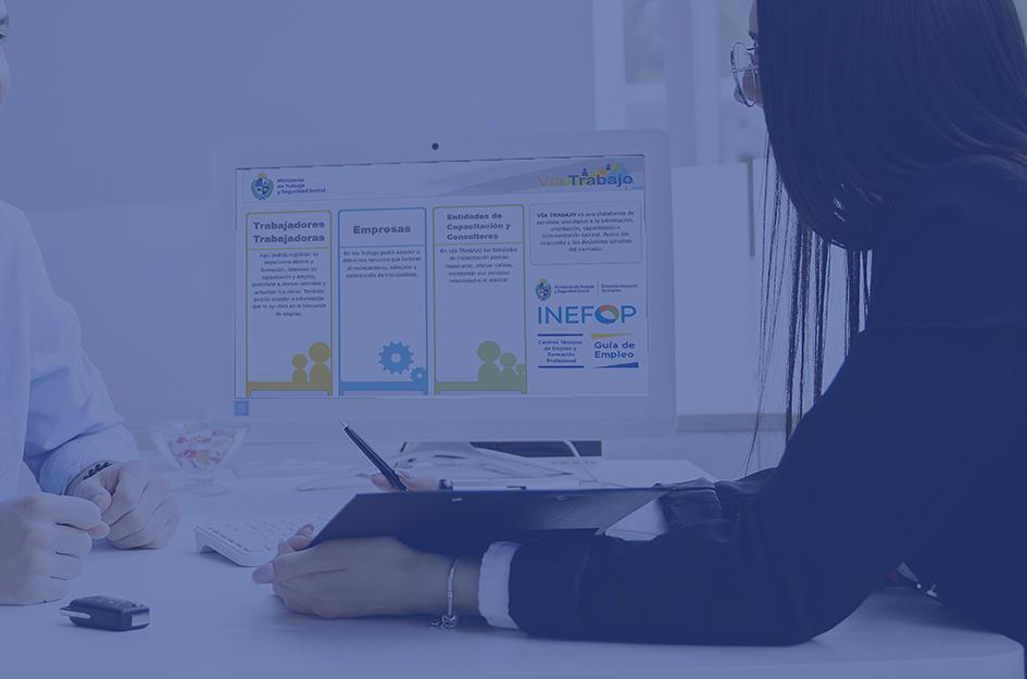 Inicio de registro para sorteo de puestos en la construcción del data center de Google Persona entrevistando a trabajador