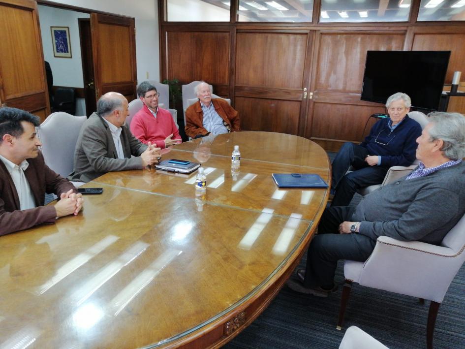 Ministro y autoridades del MTSS se reunieron con Intendente Antía
