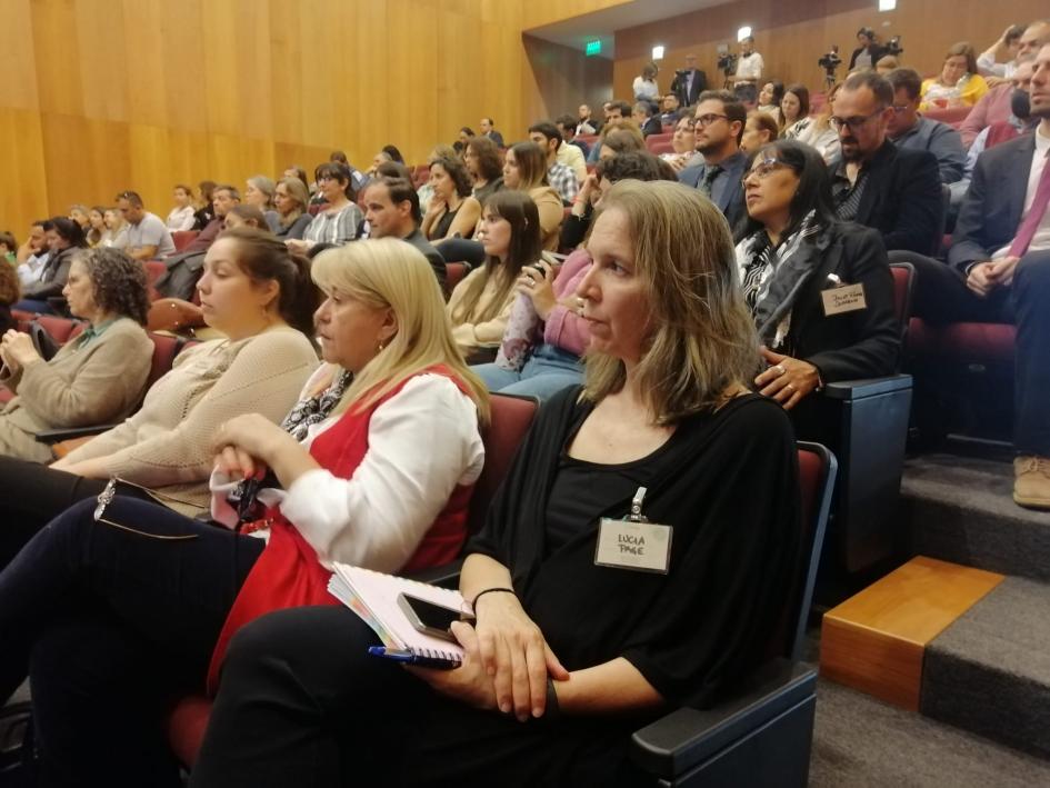 Público durante mesa de autoridades políticas en evento de 5 años de PAGE en Uruguay