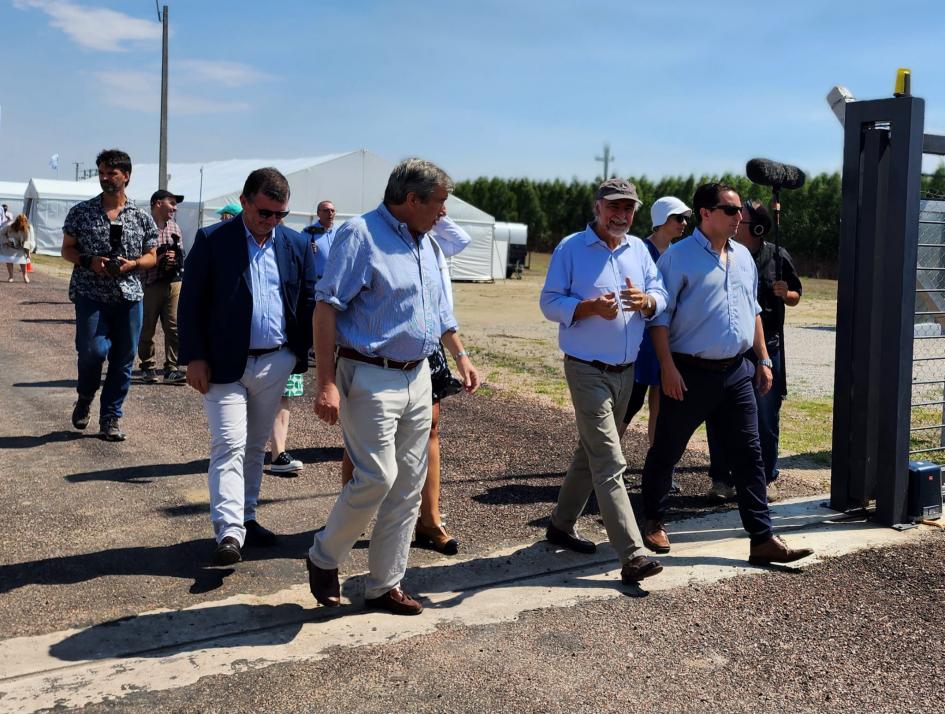 Autoridades del MTSS visitaron vivero de UPM Autoridades del MTSS visitaron vivero de UPM