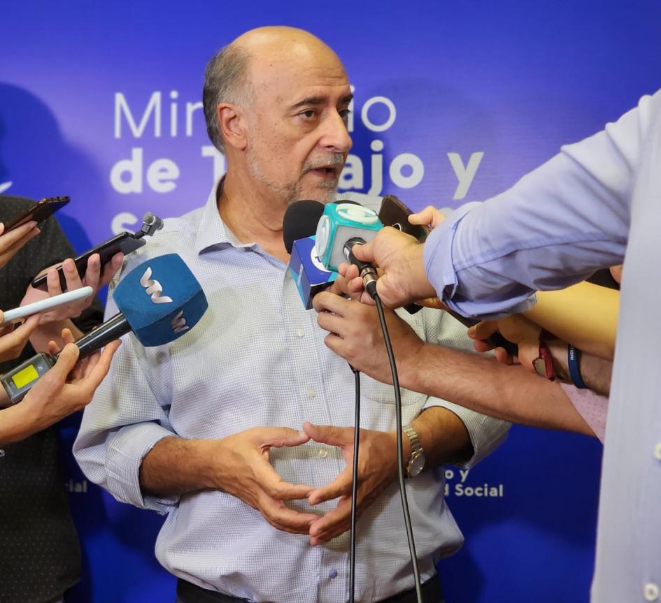 Mieres destacó impacto de medidas en ingreso de trabajadores y jubilados Mieres en rueda de prensa