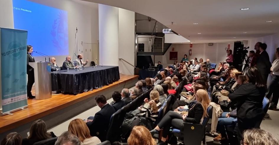 Presentación Yo estudio y trabajo empresas y organismos